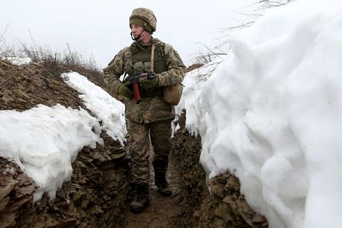 Ukrainischer Soldat auf Patrouille