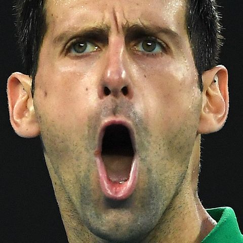Novak Djokovic mit offenem Mund bei einem Tennis-Spiel