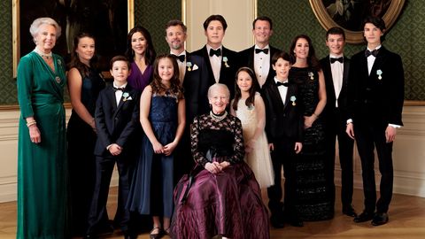 Königin Margrethe II. (M.) im Kreise ihrer Familie