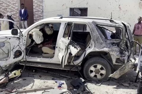 Video: Somalia: Regierungssprecher nach Attentat verletzt