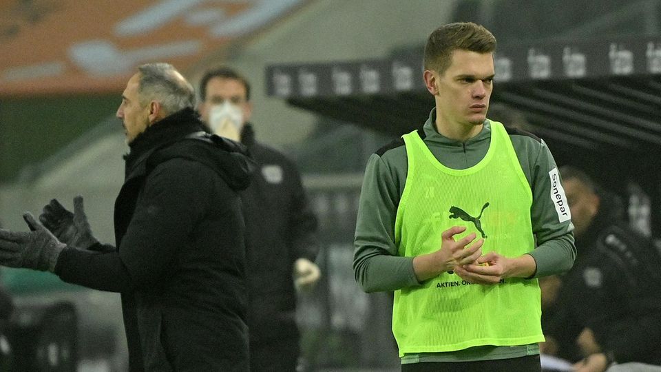 Sie zeigen einander die kalte Schulter: Mönchengladbachs Trainer Adi Hütter (l.) und Nationalspieler Matthias Ginter