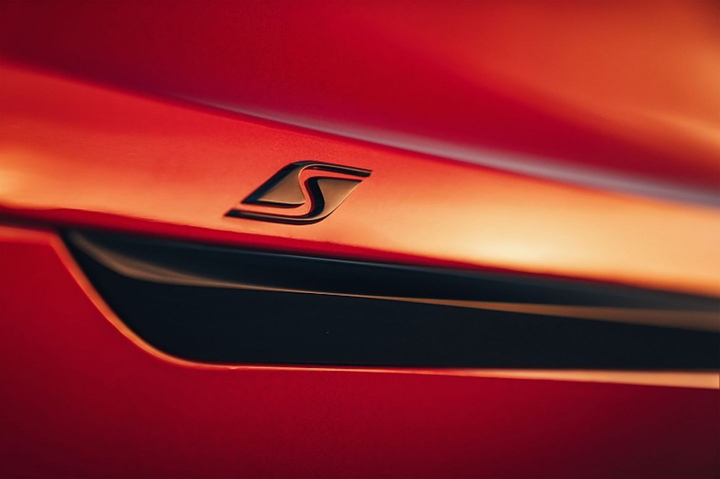 Man findet das S-Emblem überall am Auto