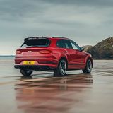 Die Akrapovic-Auspuffanlage verleiht dem V8-Motor mehr Präsenz