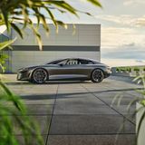 Die Front und Seitenlinie des Audi Grandsphere kann sich sehen lassen