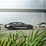 Besonders beeindruckend ist sicher das lange, ausgestellte Heck. Die Silhouette verwischt die Grenzen zwischen Limousine und Kombi.