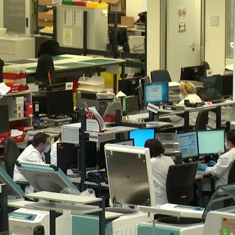 Fehlende PCR-Tests: "10 Prozent Puffer": Labore arbeiten an der Kapazitätsgrenze