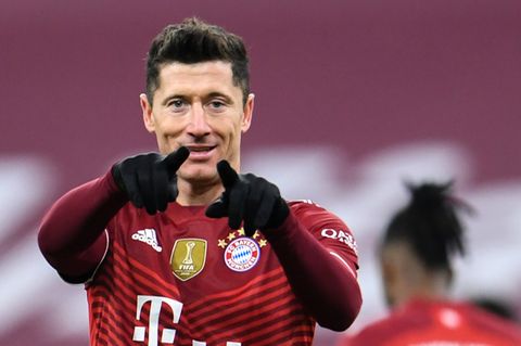 Bayern Münchens Robert Lewandowski jubelt über seinen Treffer zum 4:0 gegen den VfL Wolfsburg
