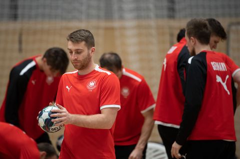 Die deutsche Handball-Nationalmannschaft macht sich beim Training warm