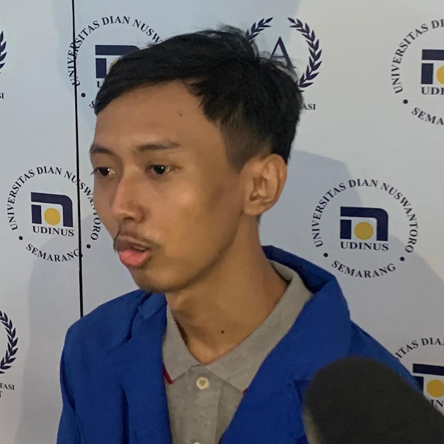 Men buvimning etagining tagiga qaradim