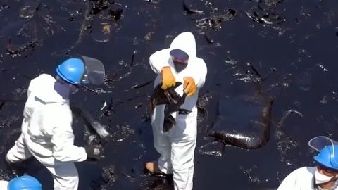 Schiffsunfälle vor Skandinavien: Ölpest bedroht Küste, sieben Seeleute vermisst