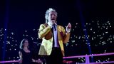 Rod Stewart führt das Ranking der Topverdiener in Las Vegas an. 2012 unterzeichnete er einen Vertrag über 50 Millionen Dollar für 18 Shows in Las Vegas im Colosseum, Caesars Palace. Pro Show kassierte er 2,7 Millionen Dollar, was ihn zum bestbezahlten Darsteller in Las Vegas macht. In sieben Jahren haben eine halbe Million Menschen seine Show besucht. 2017 hat er seinen Vertrag verlängert.