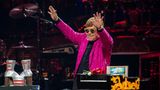 Elton John ist einer der meist gefeierten Künstler der Welt. Seine extravaganten Outfits, Auftritte und herausragenden Talente passen perfekt zu Las Vegas. Er unterzeichnete einen Vertrag mit dem Circus Maximus und wurde ein Bewohner von Las Vegas. Angeblich verdient der Künstler 500.000 Dollar pro Show.