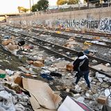 Nach den Räubern kommen all die, die die Reste durchwühlen. 