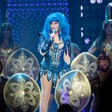 Sängerin Cher unterschrieb 2008 einen Dreijahresvertrag für einen Auftritt im Colosseum at Caesars für 60 Millionen Dollar. Ihre Show Classic Cher war ein Erfolg bei Kritikern und Publikum. In dieser Zeit absolvierte sie 192 Shows und verdiente demnach rund 312.000 pro Auftritt. Nach der Anfangszeit trat sie weiterhin in Vegas auf, und 2014 beschloss sie, ihren Vertrag aufgrund der öffentlichen Nachfrage zu verlängern. Cher tritt immer noch in Vegas auf.