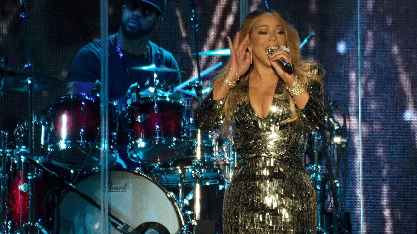 Im Jahr 2015 unterzeichnete sie laut "TMZ" einen 30-Millionen-Dollar-Vertrag für eine zweijährige Las-Vegas-Residency im Caesars Palace. In der Zeit absolvierte sie 50 Shows, womit sie rund 600.000 Dollar pro Show verdiente.