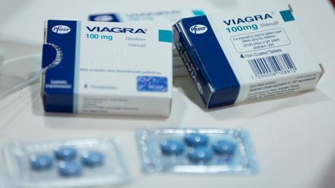 Viagra-Verpackungen und Pillen
