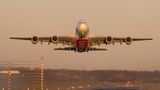 Platz 4: Airbus A380  Seit dem Rollout vor 15 Jahren hat der doppelstöckige Jet der Boeing 747 den Rang abgelaufen und trägt den Titel "größtes Passagierflugzeug der Welt". Die enorme Spannweite von 79,8 Metern war bereits für eine noch längere Version dimensioniert. Doch zu der kam es nicht. Im Gegenteil: Die Produktion des für zwölf Milliarden Euro entwickelten Flugzeuges wurde nach nur 251 Exemplaren bereits 2021 wieder eingestellt.