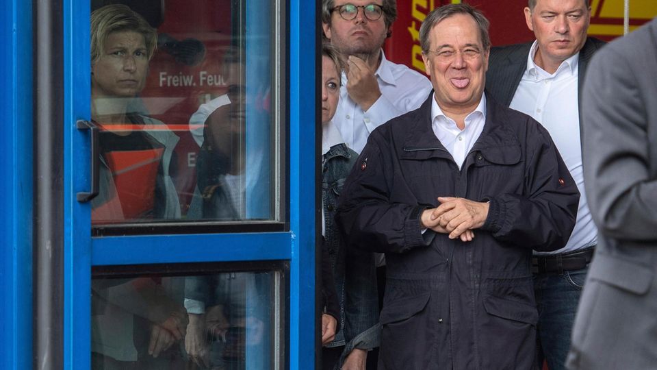 Armin Laschet zieht eine Grimasse während der Rede von Bundespräsident Steinmeier