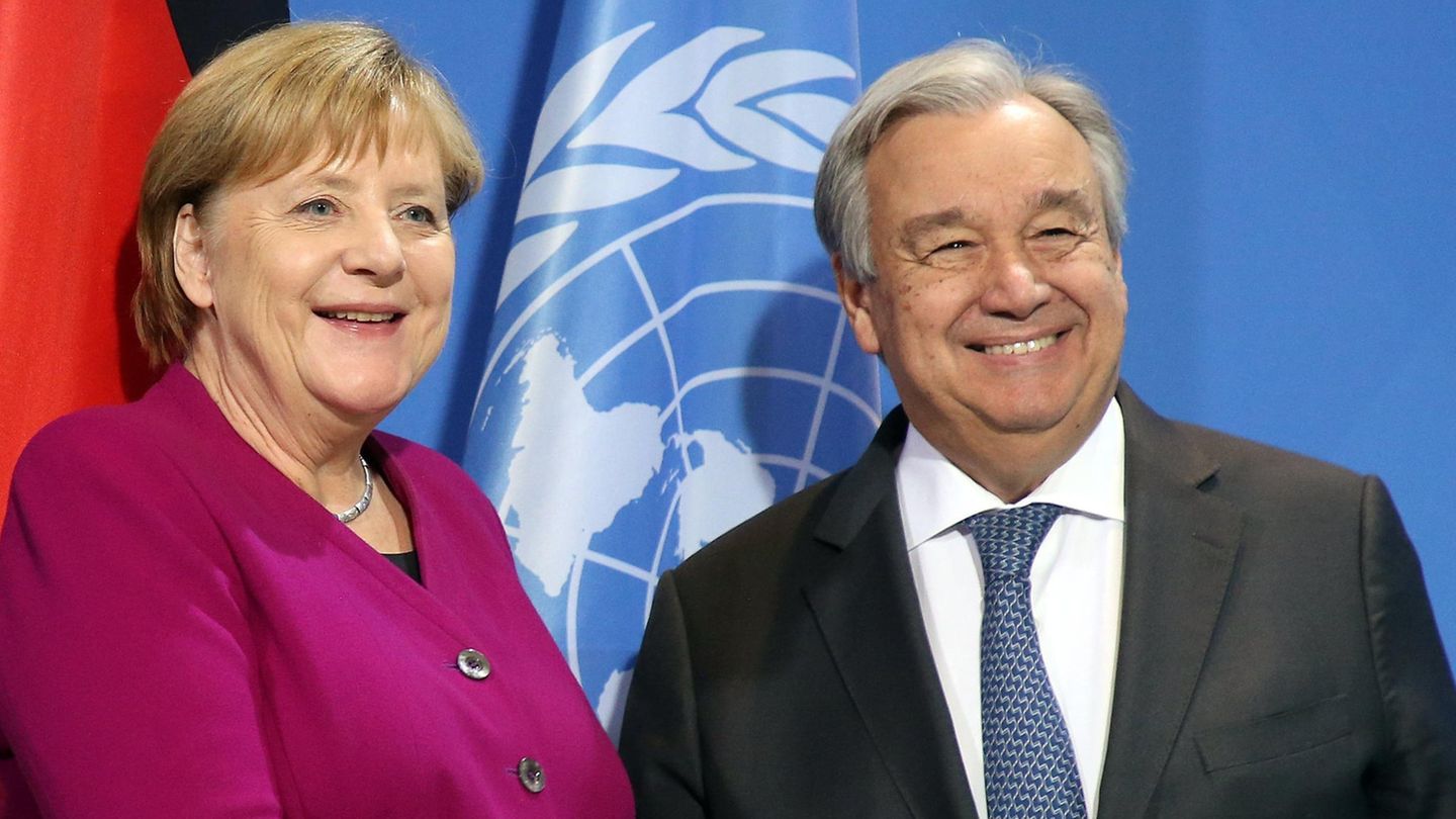 UN-Chef António Guterres (r.) möchte Angela Merkel für einen Beraterjob bei den Vereinten Nationen