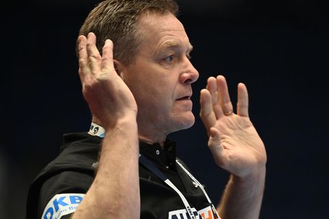 Kann angesichts von weiteren Coronafällen im deutschen Team nur die Hände über dem Kopf zusammenschlagen: Bundestrainer Alfred Gislason