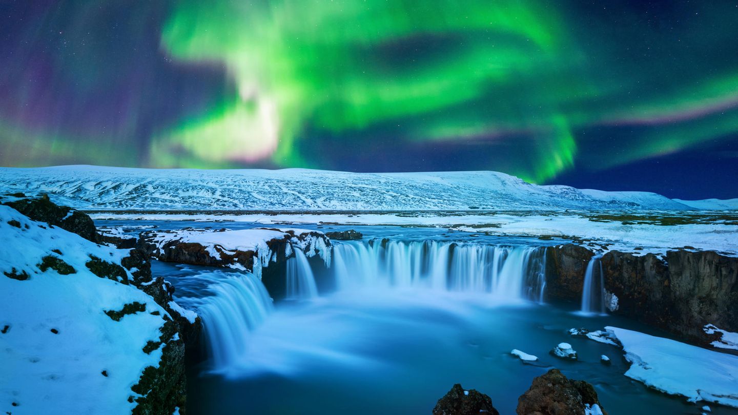 Polarlichter auf Island: Goðafoss