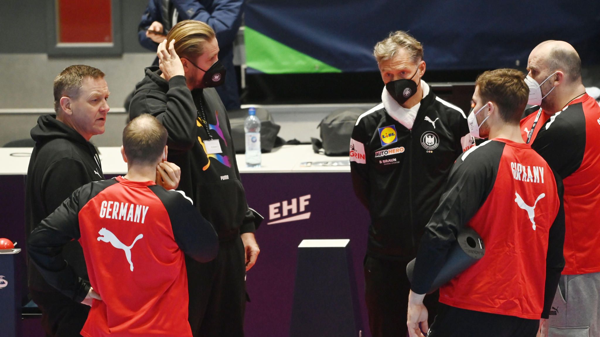 Handball-EM Deutsche Mannschaft spielt trotz Corona weiter STERN.de