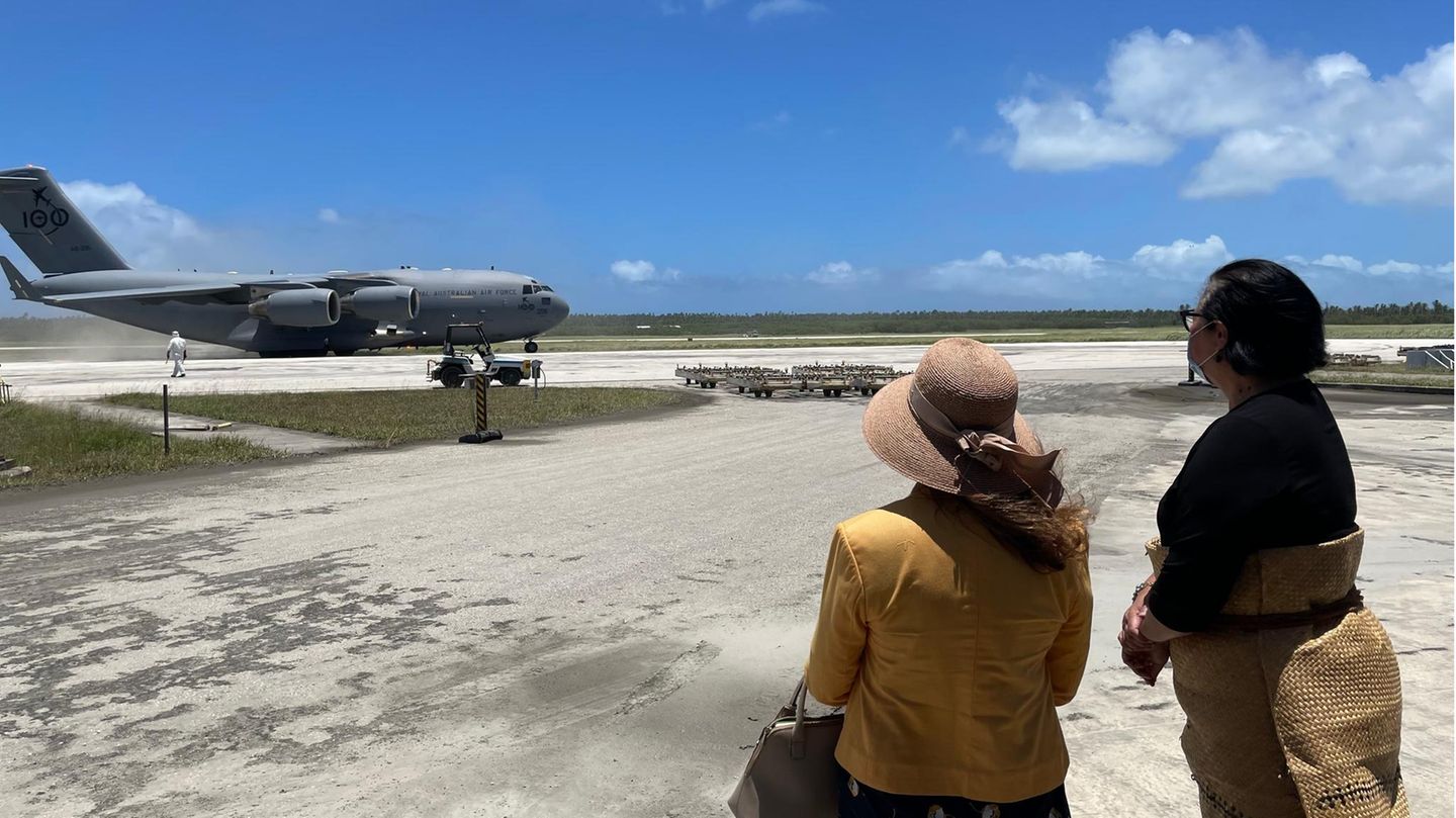 Die ersten Hilfsflüge landeten am Donnerstag auf Tonga