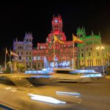 8,7 Millionen Infizierte gesamt  Neu-Infektionen pro Tag: 158.000, Tendenz steigend  Impfquote: 82,5 Prozent  Am 3. Januar meldete Spanien seinen bisherigen Höchststand an Corona-Neuinfektion pro Tag: 372.766. Inzwischen sind es weniger als halb so viele, aber die Inzidenz liegt noch bei 2988.   Katalonien im Nordosten Spaniens will die seit Weihnachten geltende nächtliche Ausgehbeschränkung trotz sehr hoher Infektionszahlen ab Freitag aufheben. Die Sieben-Tage-Inzidenz liegt zurzeit mit 2290 mehr als vier mal so hoch wie zum Zeitpunkt der Anordnung der Maßnahme, wie die Zeitung "El País" berichtete. Aber der rapide Anstieg der Zahlen habe sich zuletzt verlangsamt, begründete die Regionalregierung in Barcelona dem Bericht zufolge ihre Entscheidung. Das sei auch darauf zurückzuführen, dass die Feiertage, die in Spanien bis zum Dreikönigsfest am 6. Januar gingen und damit ein erhöhtes Ansteckungsrisiko darstellten, vorüber seien. Am 23. Dezember war die Inzidenz mit 506 angegeben worden.  Quellen: Spanisches Gesundheitsministerium,