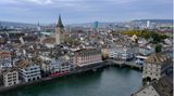1,8 Millionen Infizierte gesamt  Neu-Infektionen pro Tag: 38.000, Tendenz fallend  Impfquote: 68 Prozent  Verzeichnete die Schweiz am 17. Januar den Negativrekord von 67.905 Corona-Neuinfektionen, sinkt die Zahl gerade deutlich. Dennoch liegt die Sieben-Tage-Inzidenz noch bei 2262.  Quelle: Schweizerisches Bundesamt für Gesundheit, Johns Hopkins University, "Corona in Zahlen".