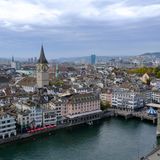 1,8 Millionen Infizierte gesamt  Neu-Infektionen pro Tag: 38.000, Tendenz fallend  Impfquote: 68 Prozent  Verzeichnete die Schweiz am 17. Januar den Negativrekord von 67.905 Corona-Neuinfektionen, sinkt die Zahl gerade deutlich. Dennoch liegt die Sieben-Tage-Inzidenz noch bei 2262.  Quelle: Schweizerisches Bundesamt für Gesundheit, Johns Hopkins University, "Corona in Zahlen".