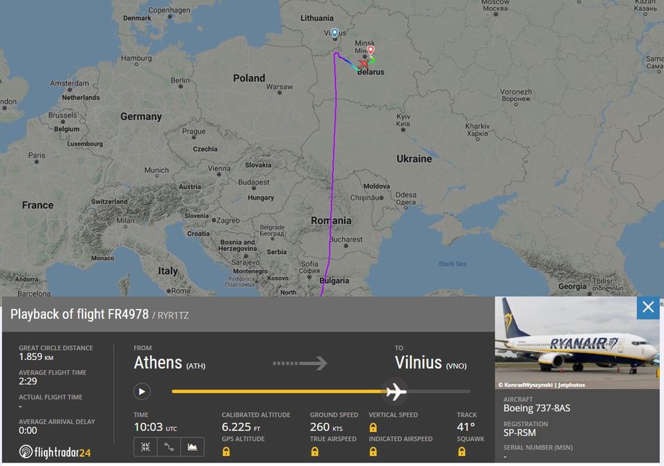 Aufzeichnungen von "Flightradar24" zeigen die Route von Flug FR4978 Aufzeichnungen von "Flightradar24" zeigen die Route von Flug FR4978