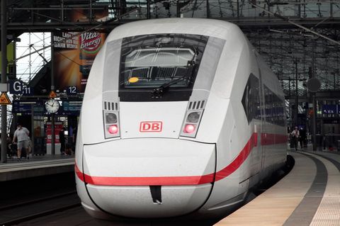 ICE im Berliner Hauptbahnhof