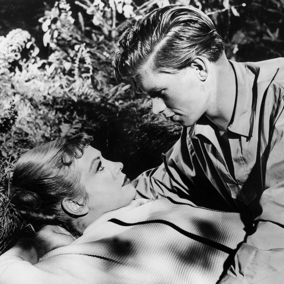 Schon während seiner Schulzeit wurde Krügers Schauspiel-Talent entdeckt, 1943 spielte er in dem NS-Propaganda-Film "Junge Adler" mit. In den 1950er Jahren setzte er seine Schauspielkarriere fort. In dem Filmdrama "Illusion in Moll" spielte Krüger zusammen mit Hildegard Knef.