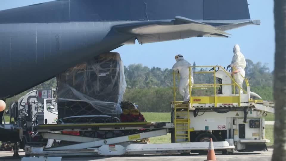 Video: Erste Hilfsgüter in Tonga gelandet
