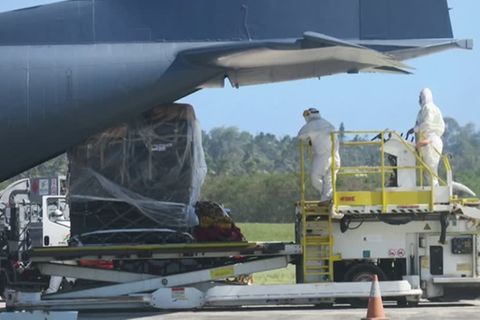 Video: Erste Hilfsgüter in Tonga gelandet