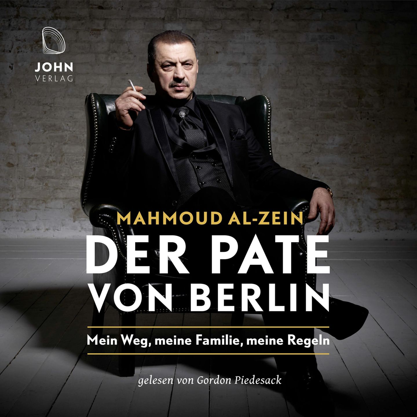 Zum 75. Todestag von Al Capone: Der Pate von Berlin, Mahmoud Al-Zein Mahmoud Al-Zein ist Oberhaupt des Al-Zein-Clans und der Pate von Berlin. Sein Wort gilt. Und das nicht nur in seinem Clan, sondern auch bei anderen Gangs. "Mein Wort zählt. Nicht nur innerhalb der eigenen Familie", sagt er über sich selbst. Brutal und ungeschönt erzählt er über die Welt der Berliner Clans von denen der Al-Zeins mit seinen rund 5000 Mitgliedern einer der einflussreichsten ist. Aber der Pate will nicht nur mit seinem Gangsterleben prahlen, sondern jüngere Generationen warnen, welchen Preis man für die Macht zahlt. Al-Zein selbst saß lange im Gefängnis. Der Pate von Berlin, Mahmoud Al-Zein Mahmoud Al-Zein ist Oberhaupt des Al-Zein-Clans und der Pate von Berlin. Sein Wort gilt. Und das nicht nur in seinem Clan, sondern auch bei anderen Gangs. "Mein Wort zählt. Nicht nur innerhalb der eigenen Familie", sagt er über sich selbst. Brutal und ungeschönt erzählt er über die Welt der Berliner Clans von denen der Al-Zeins mit seinen rund 5000 Mitgliedern einer der einflussreichsten ist. Aber der Pate will nicht nur mit seinem Gangsterleben prahlen, sondern jüngere Generationen warnen, welchen Preis man für die Macht zahlt. Al-Zein selbst saß lange im Gefängnis.