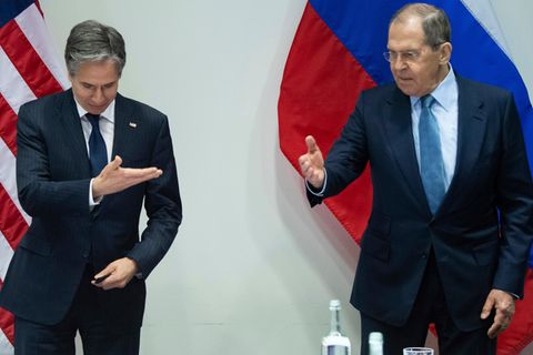 US-Außenminister Antony Blinken (l) und der russische Außenminister Sergej Lawrow