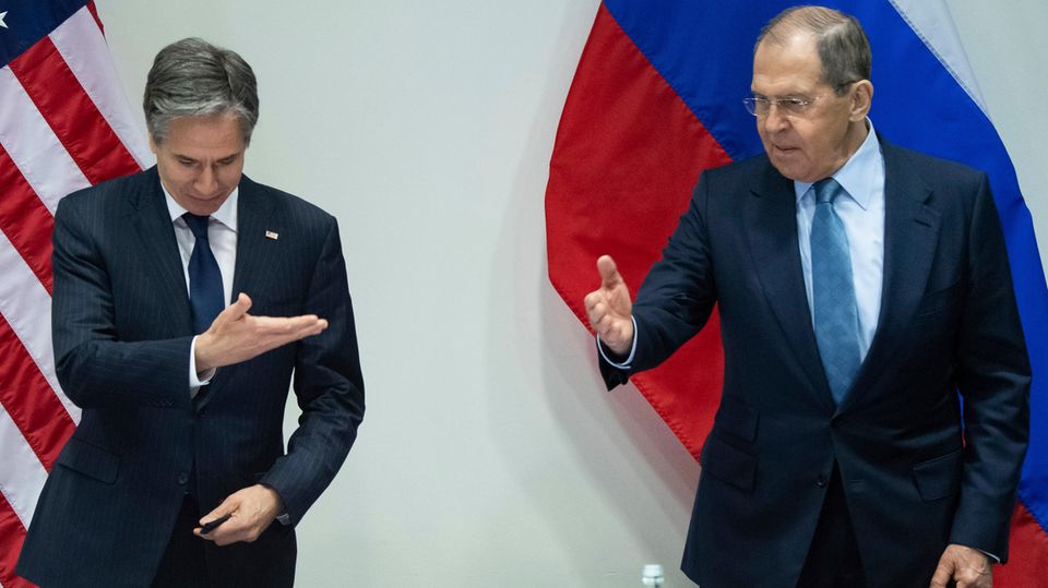 US-Außenminister Antony Blinken (l) und der russische Außenminister Sergej Lawrow