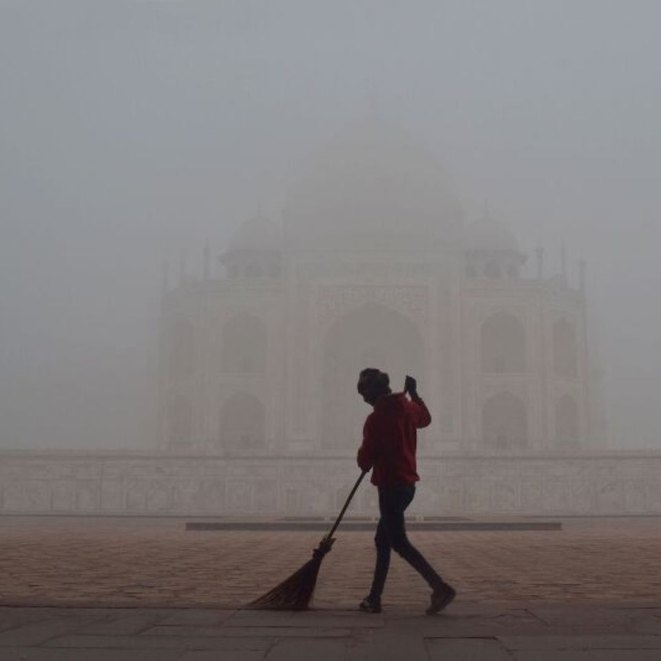 Taj Mahal im Nebel