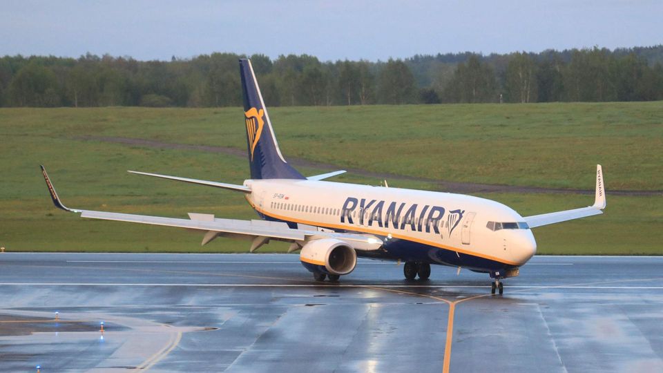 Die betroffene Ryanair-Boeing 737-800 nach ihrer Landung in Vilnius