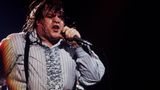 Dicklich, schwitzend, mit fettigen Haaren: Meat Loaf bei einem Auftritt in New York 1978. Auf sein Aussehen konnte sich der Sänger in seiner Karriere nicht verlassen. Auf sein Talent schon. Später wurde seine Statur zu seinem Markenzeichen. Meat Loaf - Hackbraten eben.