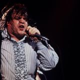 Dicklich, schwitzend, mit fettigen Haaren: Meat Loaf bei einem Auftritt in New York 1978. Auf sein Aussehen konnte sich der Sänger in seiner Karriere nicht verlassen. Auf sein Talent schon. Später wurde seine Statur zu seinem Markenzeichen. Meat Loaf - Hackbraten eben.