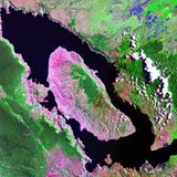 Vulkanausbruch - Tobasee in Falschfarben-Satellitenaufnahme