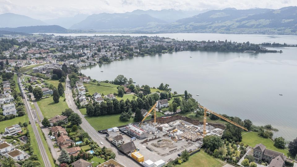 Roger Federer Tina Turner Juli 2021: Blick auf die Baustelle des rund 16.000 Quadratmeter großen Grundstücks von Tennisspieler Roger Federer am Zürichsee
