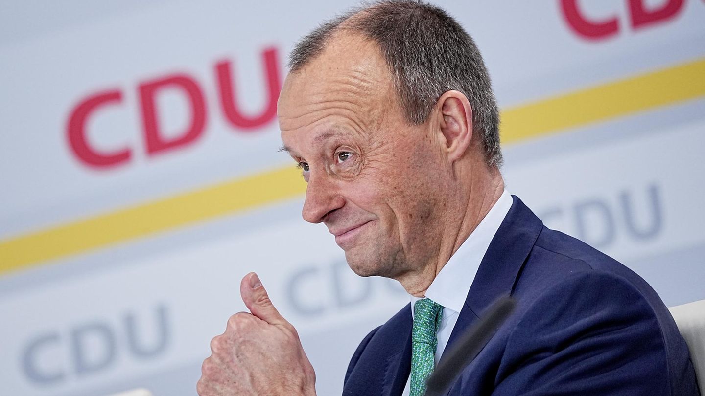 Daumen hoch: Friedrich Merz nach seiner Wahl zum CDU-Vorsitzenden Daumen hoch: Friedrich Merz nach seiner Wahl zum CDU-Vorsitzenden