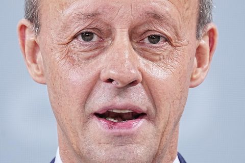 CDU: Friedrich Merz von Wahlergebnis sichtlich gerührt – Tränen im Video