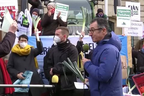 Video: "Wir haben es satt" - Özdemir ermutigt Demonstrierende