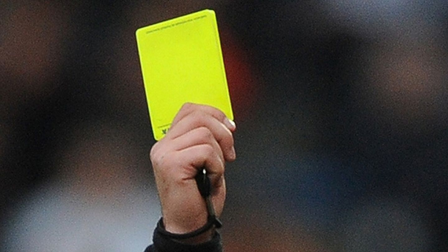 Yellow card referee
