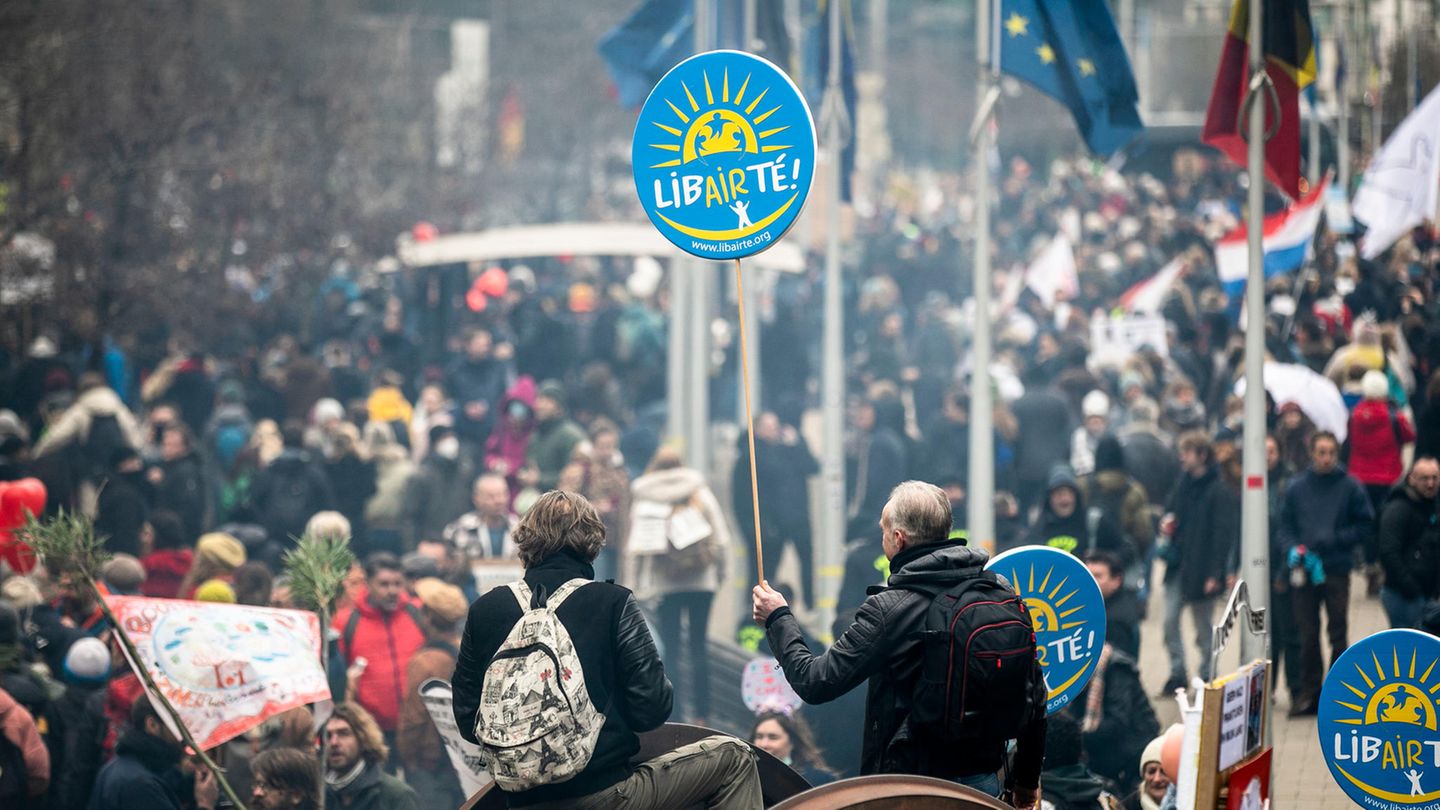 Demonstranten gegen Corona-Maßnahmen in Brüssel