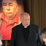 Fast jede der hier anwesenden Figuren hat ein Geheimnis, das im Laufe der sechs Folgen enthüllt wird. Sogar Pfarrer Ernst Wittig (Thomas Thieme) hat etwas auf dem Kerbholz.